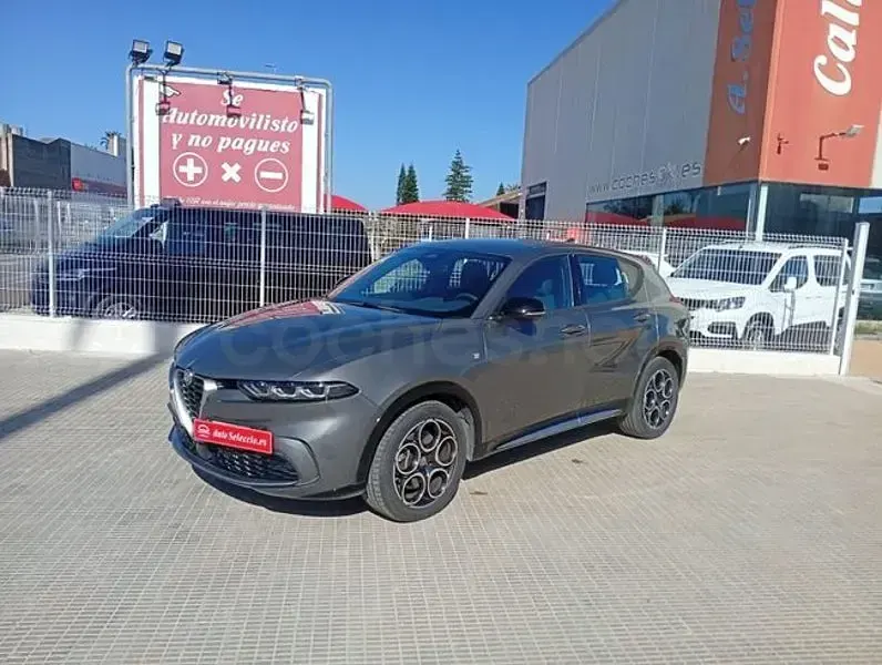 Usado Alfa Romeo Tonale Ti 160 CV (117 kW) 2023 Gris / plata SUV