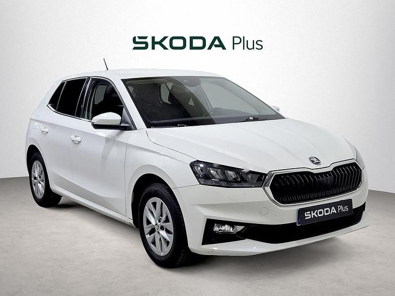 Usado Skoda Fabia Selection 95 CV (69 kW) 2023 Blanco Utilitario