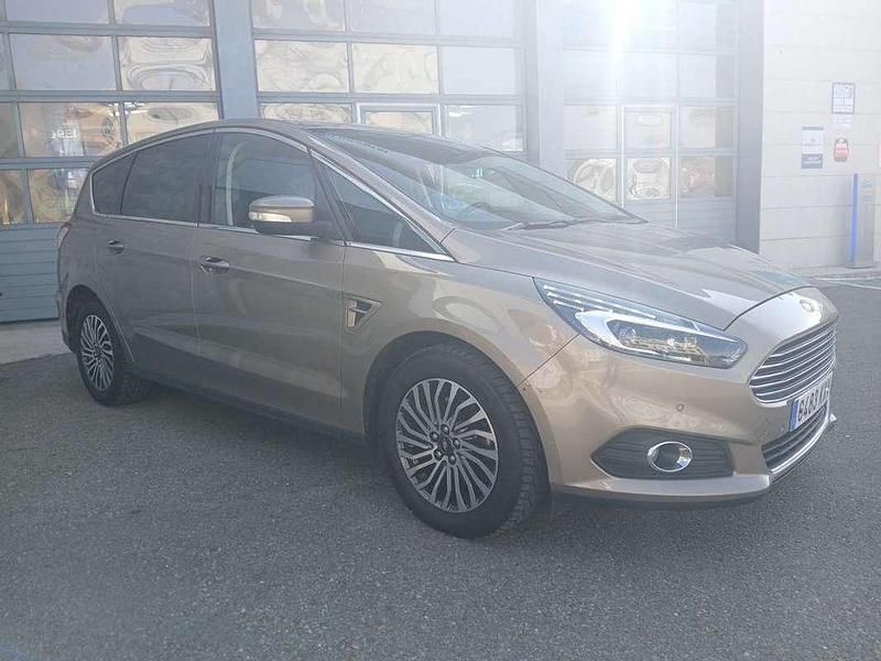Usado Ford S-MAX Titanium 150 CV (110 kW) 2019 Plateado Monovolumen