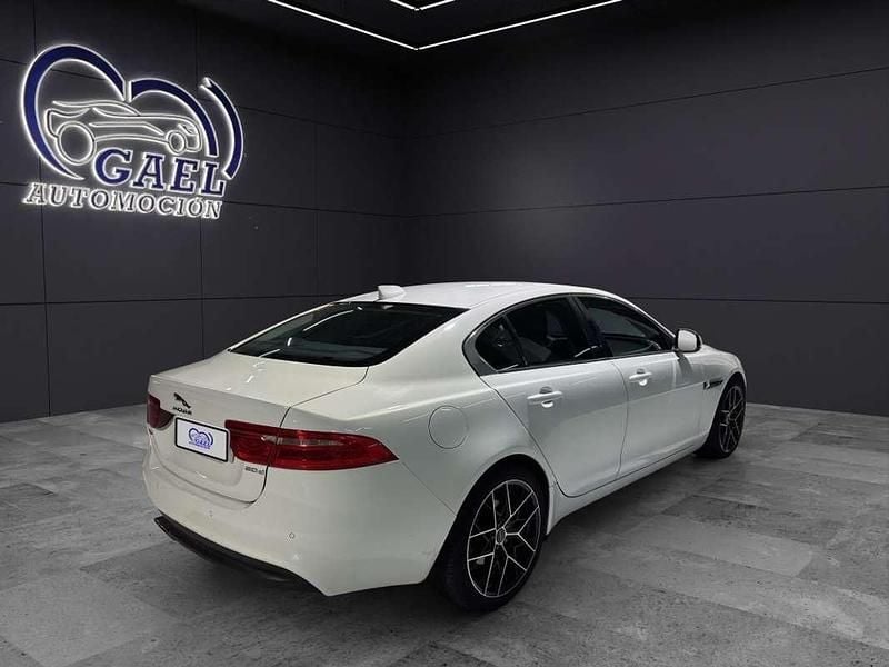 Usado Jaguar XE Portfolio 179 CV (131 kW) 2016 Blanco Berlina