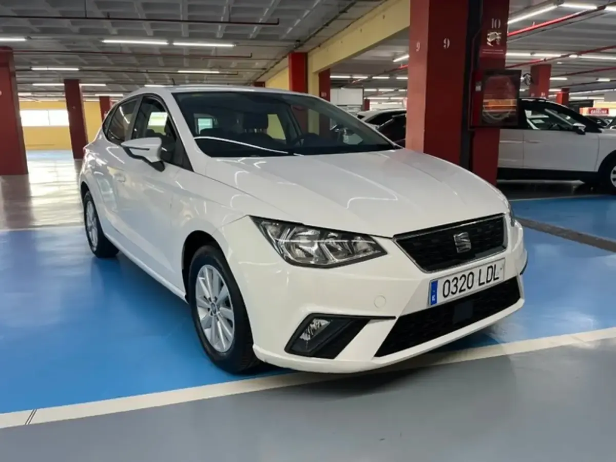 Usado Seat Ibiza Style Plus 80 CV (58 kW) 2020 Blanco Utilitario