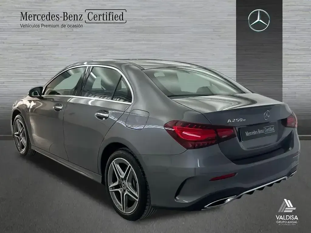 Käytetty Mercedes A250 AMG line 218 HP (160 kW) 2024 Harmaa Sedan