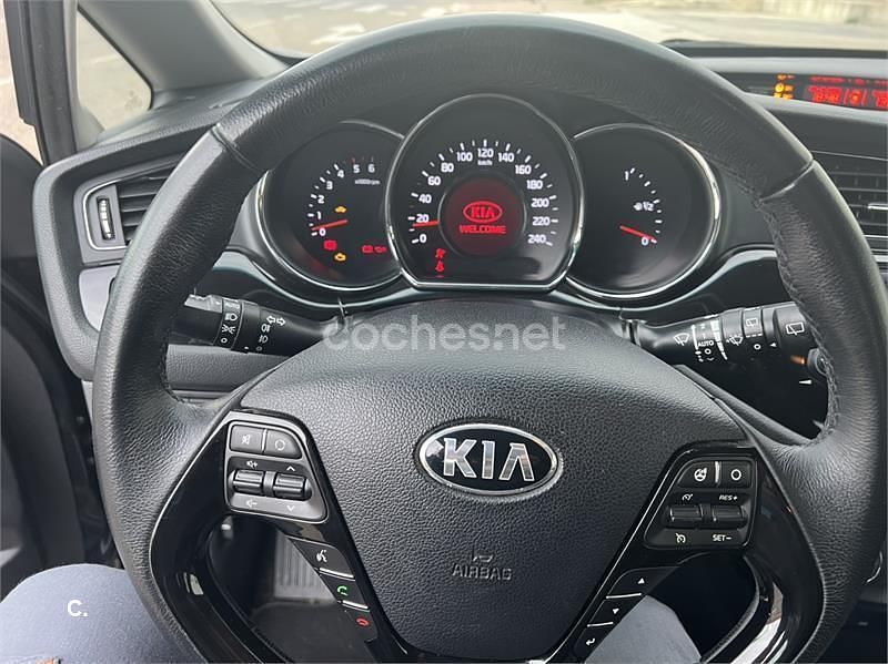 Usado Kia Ceed GT 128 CV (94 kW) 2015 Negro Berlina