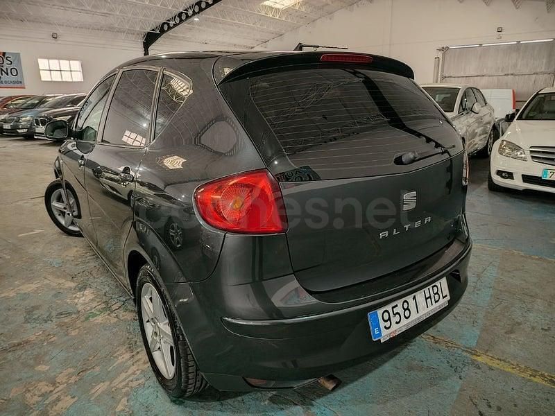 Usado Seat Altea Style 105 CV (77 kW) 2012 Negro Monovolumen
