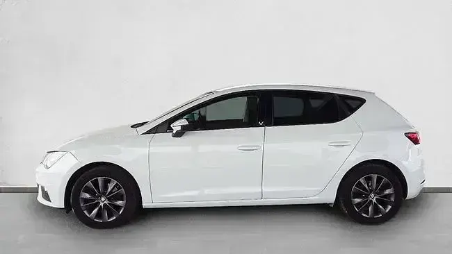 Usado Seat Leon Style 130 CV (95 kW) 2020 Blanco