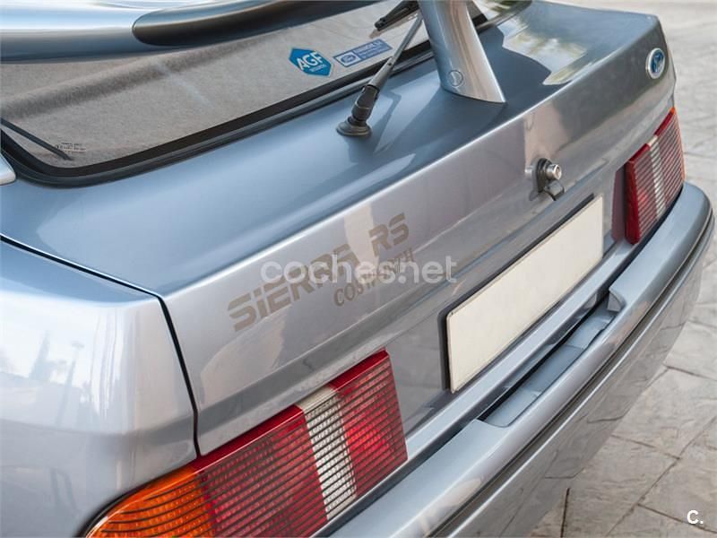 Usado Ford Sierra S 123 CV (90 kW) 1986 Azul Berlina