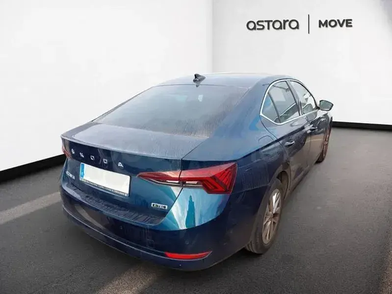 Usado Skoda Octavia Selection 150 CV (110 kW) 2023 Azul Berlina