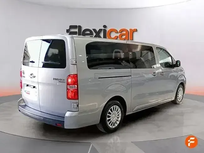 Usado Toyota Proace Verso Active 120 CV (88 kW) 2023 Gris Familiar
