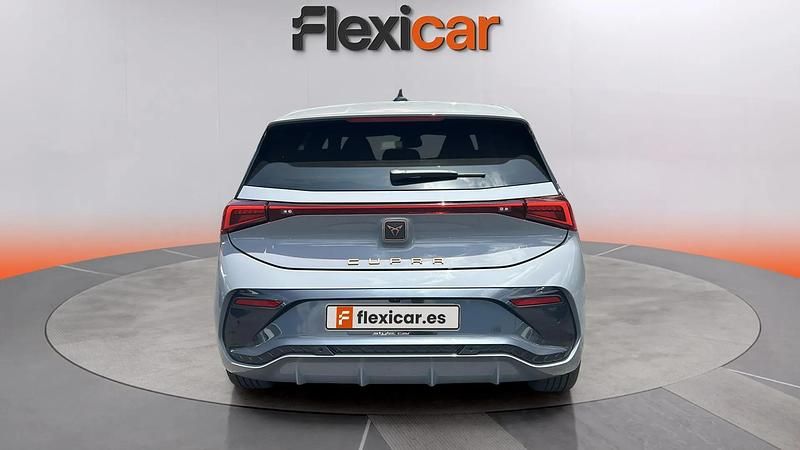 Usado Cupra Born e-Boost 172 kW (234 CV) 2023 Gris Utilitario