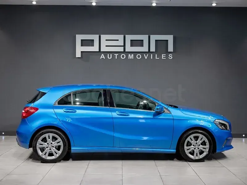 Usado Mercedes A200 Urban 136 CV (100 kW) 2016 Azul Berlina