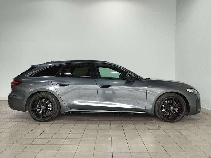 Usado Audi A5 204 CV (150 kW) 2025 Gris Familiar