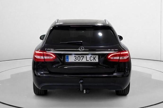 Usado Mercedes C220 170 CV (125 kW) 2015 Negro Familiar