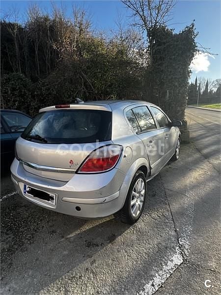 Usado Opel Astra Enjoy 105 CV (77 kW) 2006 Gris / plata Berlina