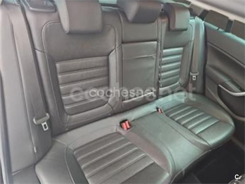 Usado Opel Insignia Sport 160 HP (117 kW) 2012 Branco Sedan