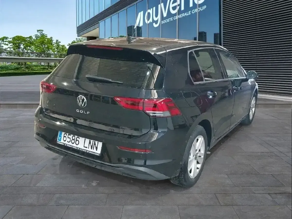 Usado VW Golf VII Life 115 CV (84 kW) 2021 Negro Utilitario
