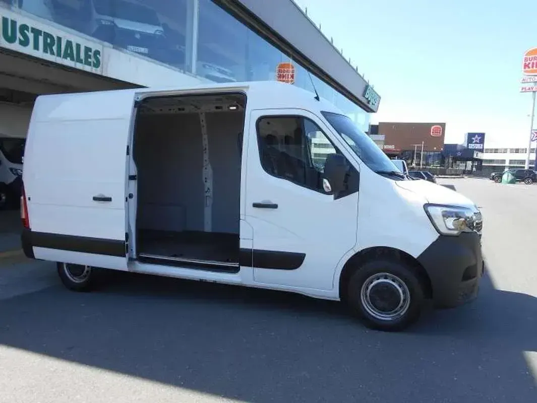 Usado Renault Master 135 CV (99 kW) 2023 Blanco Monovolumen