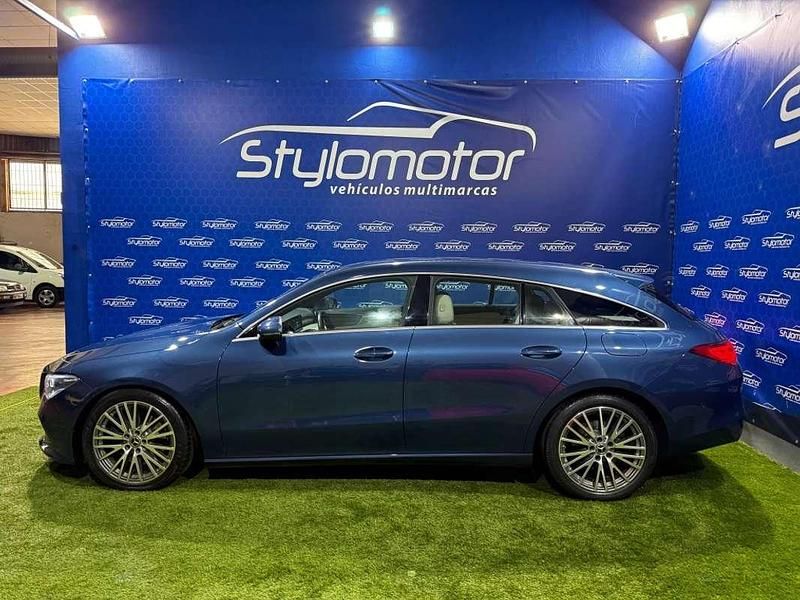 Usado Mercedes CLA220 Shooting Brake 190 CV (139 kW) 2021 Azul Familiar