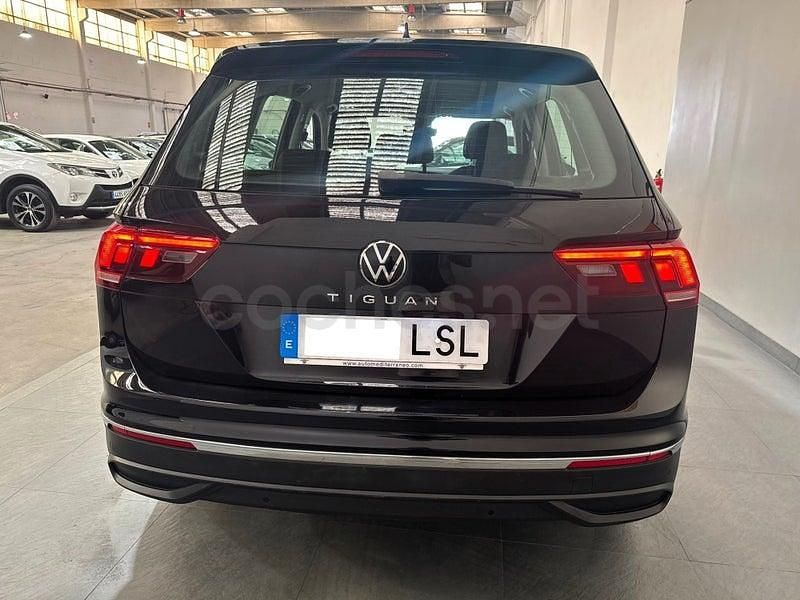 Usado VW Tiguan Life 122 CV (89 kW) 2021 Negro SUV