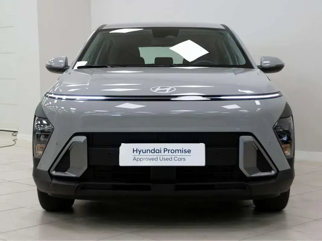 Usado Hyundai Kona 129 CV (94 kW) 2025 Gris SUV