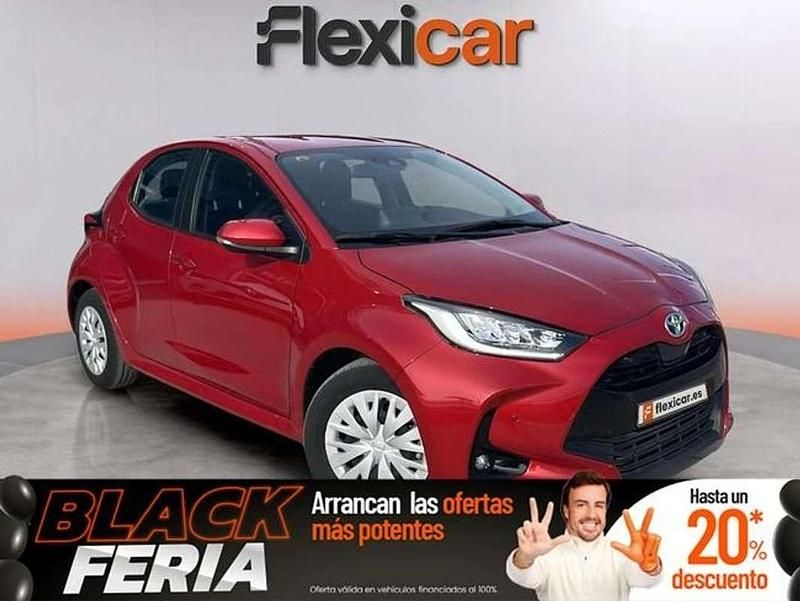 Burdeos Usado 2023 Toyota Yaris Hybrid Active Utilitario | 17.490 € (Buen precio) - Imagen 1/4