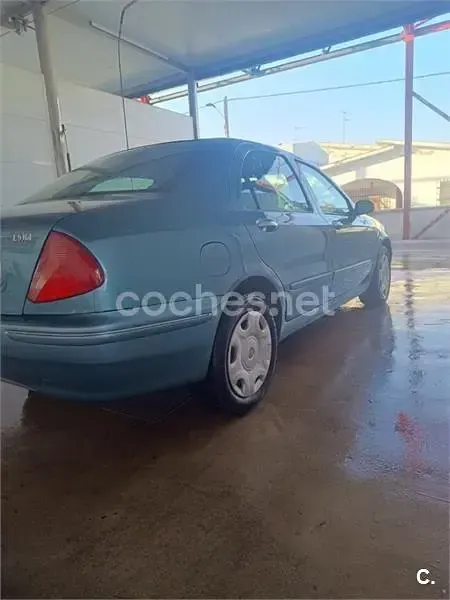 Usado Lancia Lybra 105 CV (77 kW) 2000 Azul Familiar