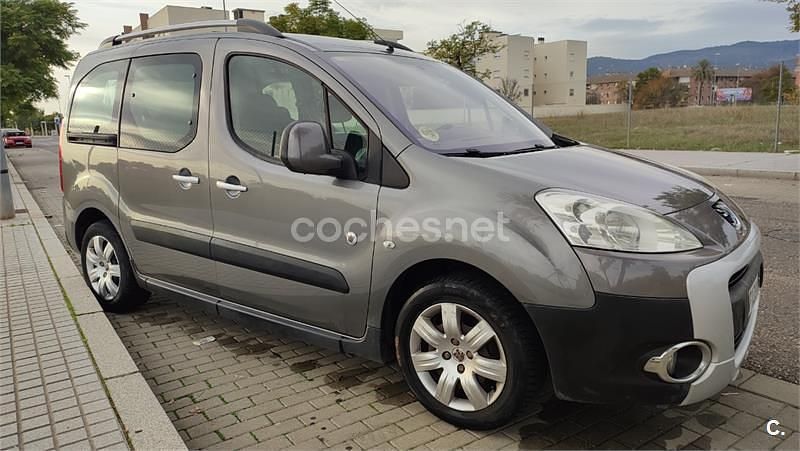 Usado Peugeot Partner Tepee Active 92 CV (67 kW) 2012 Beige Monovolumen