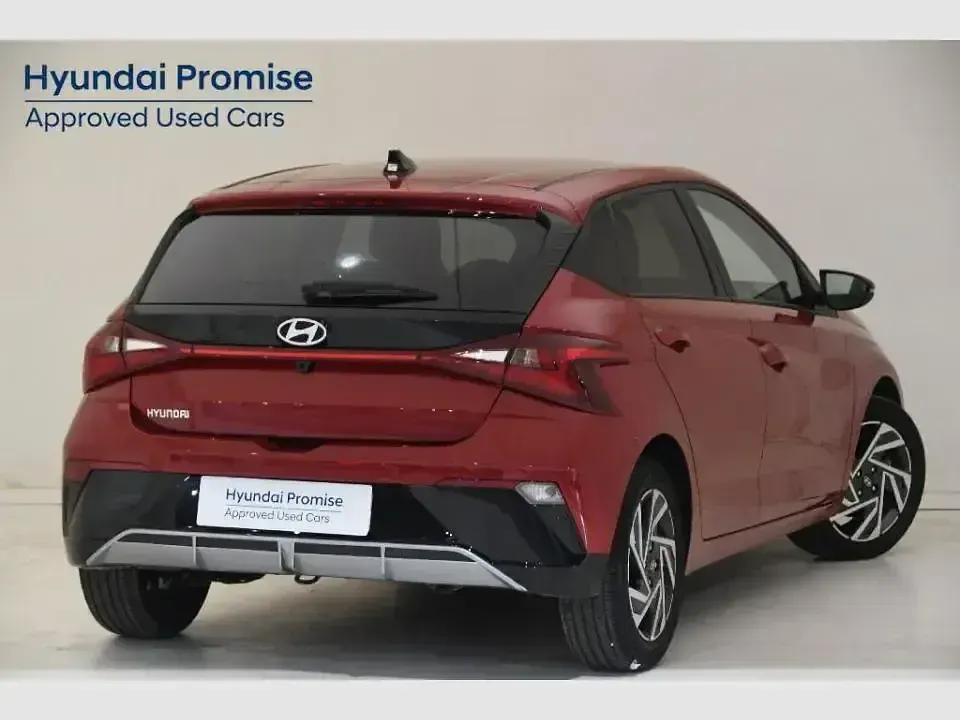 Usado Hyundai i20 100 CV (73 kW) 2024 Dragon red Berlina