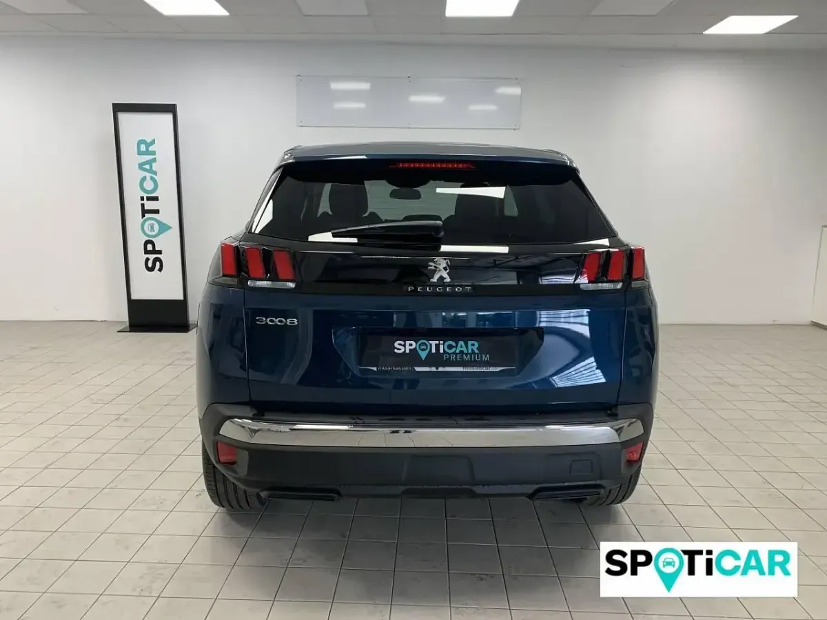 Usado Peugeot 3008 Allure 131 CV (96 kW) 2024 Azul SUV