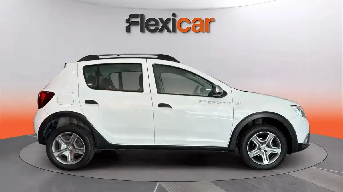 Usado Dacia Sandero Stepway 90 CV (66 kW) 2017 Blanco Berlina
