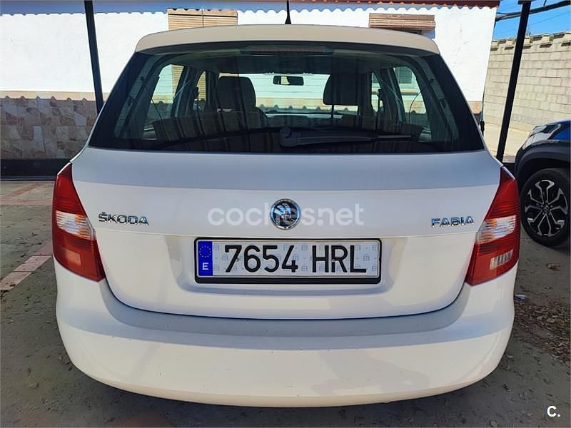 Usado Skoda Fabia Ambition 60 CV (44 kW) 2013 Blanco Berlina