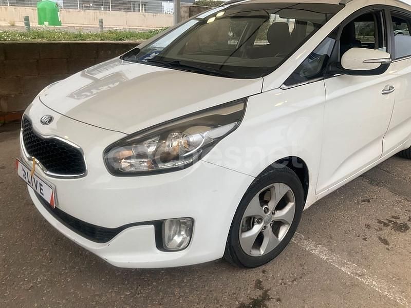 Blanco Usado 2015 Kia Carens Monovolumen | 8990 € (Precio justo) - Imagen 1/4