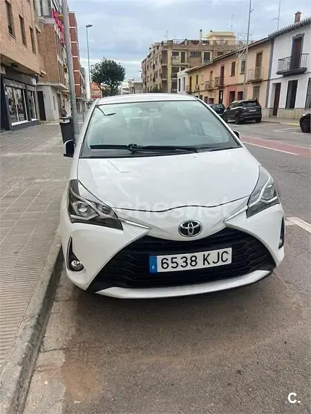 Usado Toyota Yaris City 69 CV (50 kW) 2018 Blanco Berlina