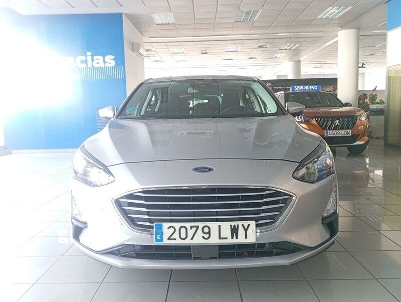 Plateado Usado 2022 Ford Focus Trend+ Berlina | 15.900 € (Precio justo) - Imagen 1/4