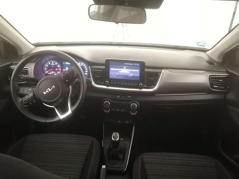 Usado Kia Stonic 101 CV (74 kW) 2024 Blanco SUV