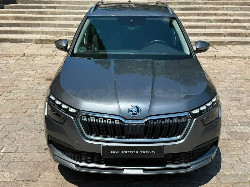 Usado Skoda Kamiq Style 150 CV (110 kW) 2023 Gris / plata SUV