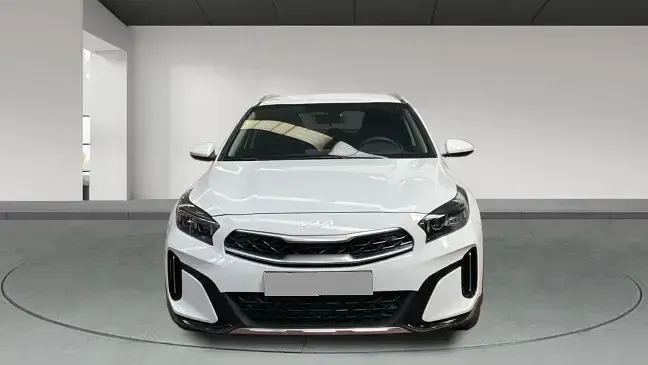 Usado Kia XCeed 100 CV (73 kW) 2025 Blanco SUV
