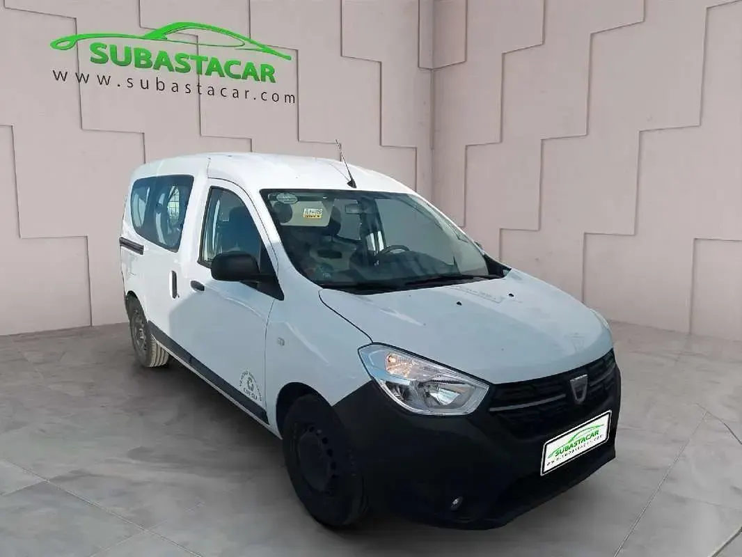 Usado Dacia Dokker Essentiel 109 CV (80 kW) 2021 Blanco Monovolumen