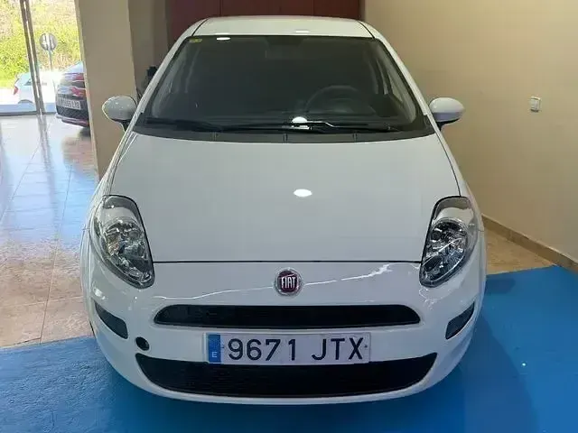 Usado Fiat Punto Pop 69 CV (50 kW) 2016 Blanco Utilitario