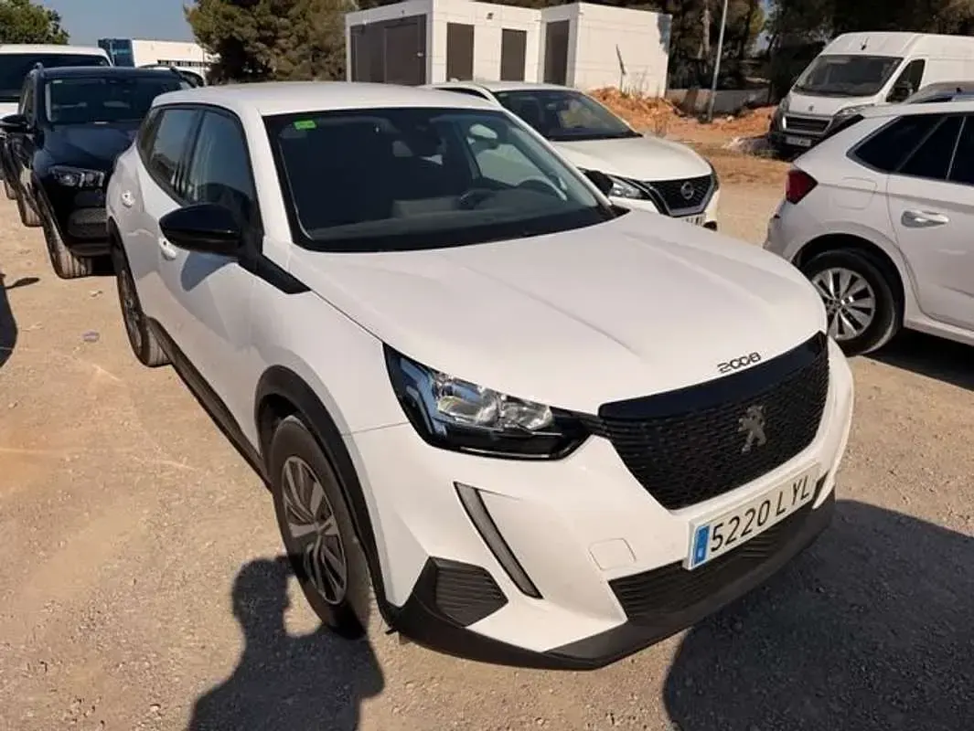 Usado Peugeot 2008 Active 110 CV (80 kW) 2022 Blanco SUV