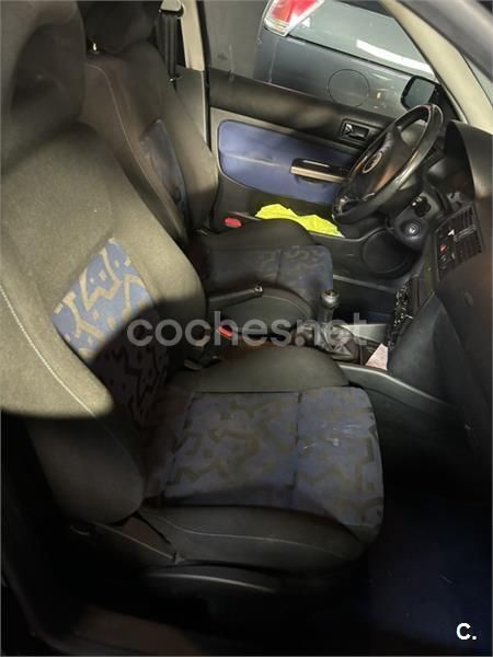 Negro Usado 2000 VW Bora Trendline Berlina | 2100 € - Imagen 1/4