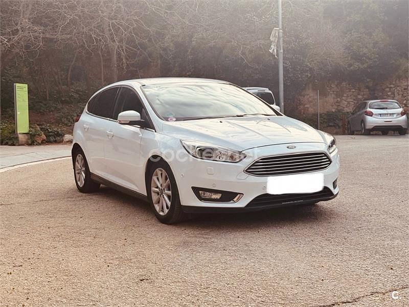 Usado Ford Focus Trend 120 CV (88 kW) 2017 Blanco Berlina
