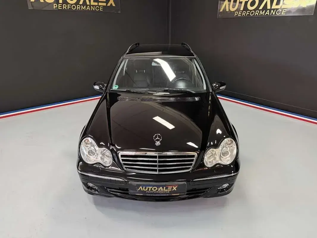 Usado Mercedes C220 Avantgarde 150 HP (110 kW) 2006 Preto Carrinha