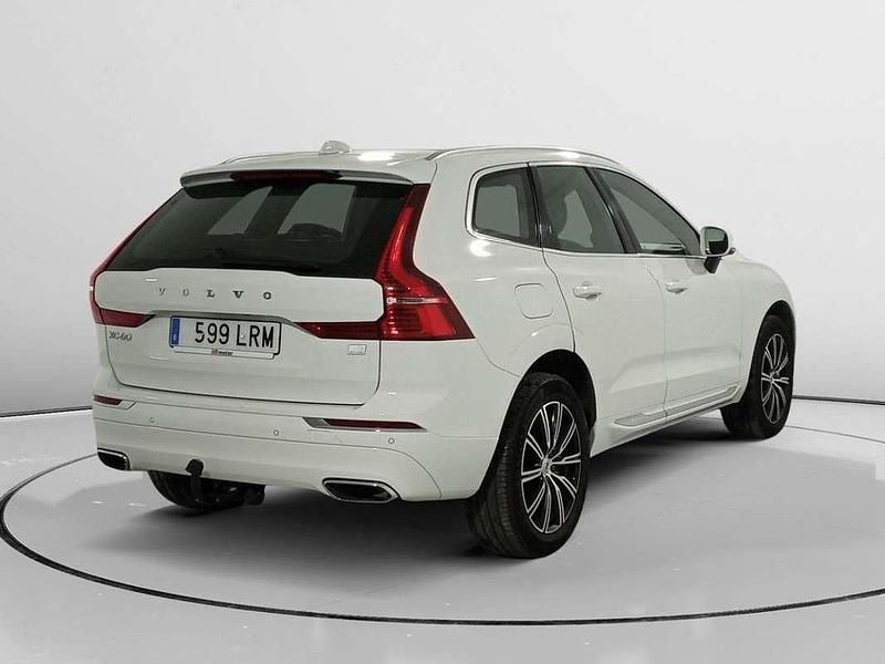 Usado Volvo XC60 R-Design 256 CV (188 kW) 2021 Plateado SUV
