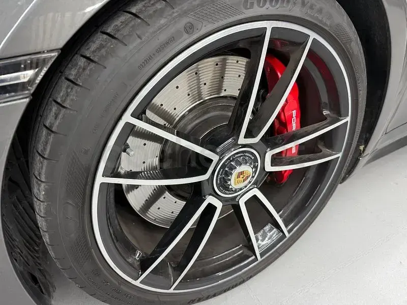 Usado Porsche 911 Turbo 580 CV (426 kW) 2021 Gris / plata Coupe