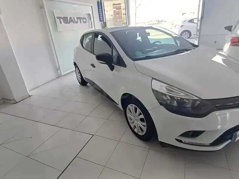 Usado Renault Clio IV Business 75 CV (55 kW) 2019 Blanco Berlina