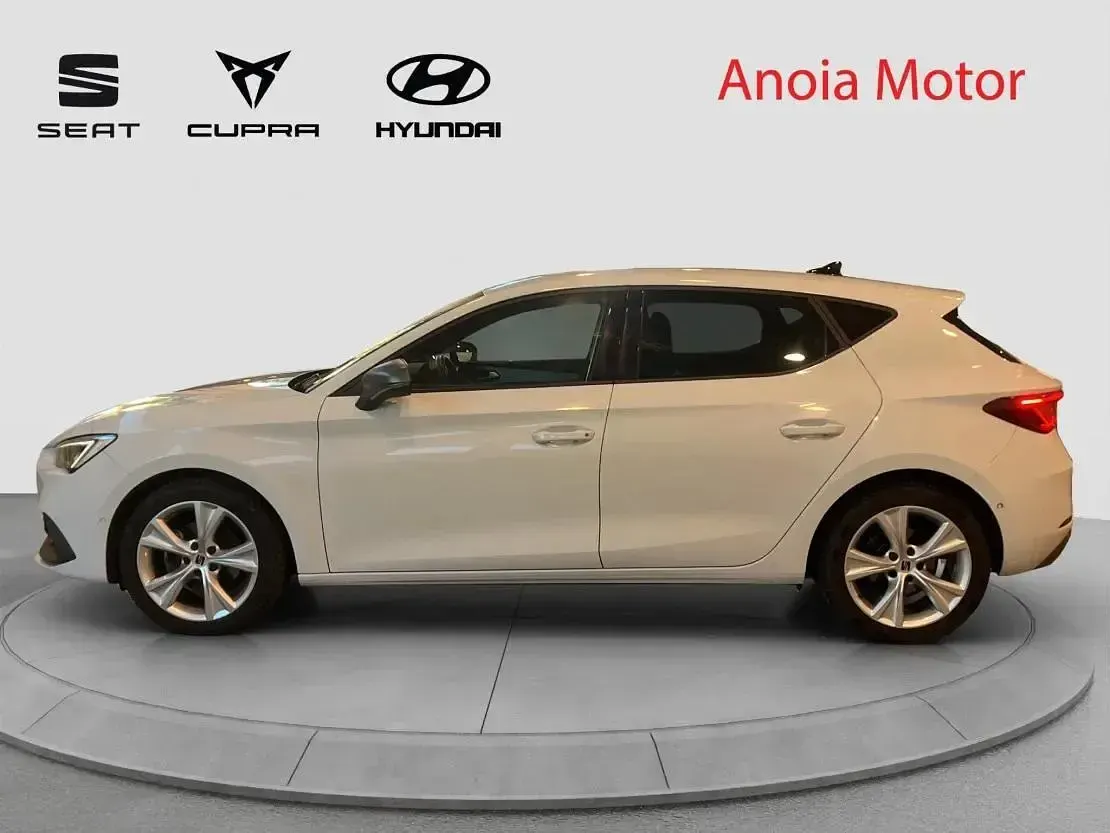 Usado Seat Leon FR 116 CV (85 kW) 2025 Blanco Berlina