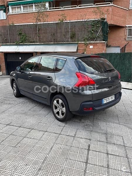 Usado Peugeot 3008 Style 112 CV (82 kW) 2012 Gris / plata Familiar