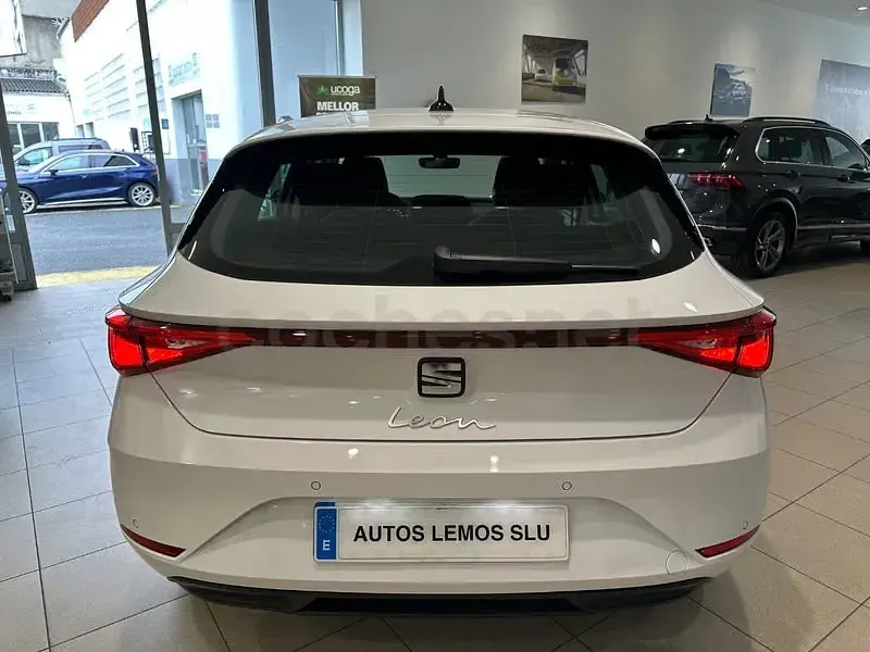 Usado Seat Leon Style 116 CV (85 kW) 2024 Blanco Berlina