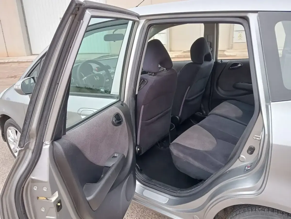 Usado Honda Jazz LS 83 CV (61 kW) 2007 Gris Utilitario