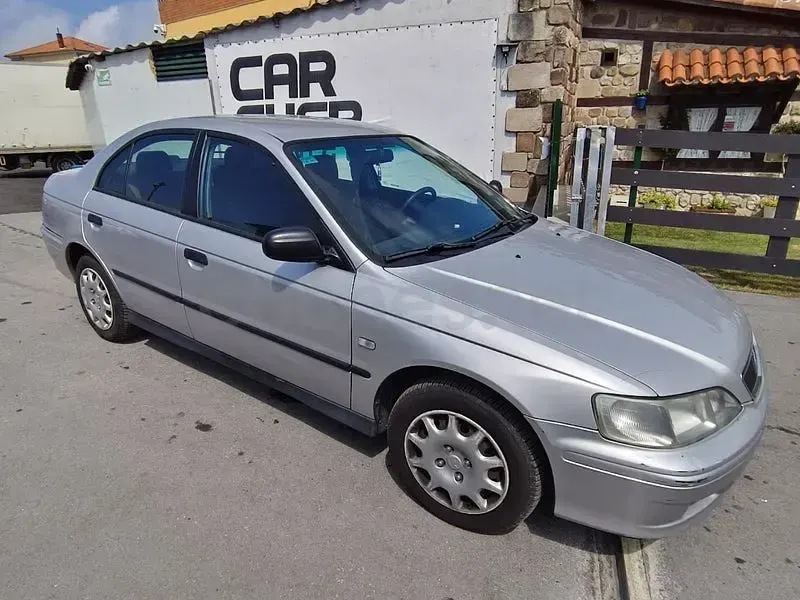 Usado Honda Accord LS 136 CV (100 kW) 1998 Gris / plata Berlina